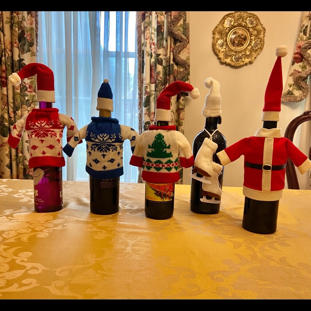 Bottle Outfits designed to dress up your wine bottles. Great for the holidays!